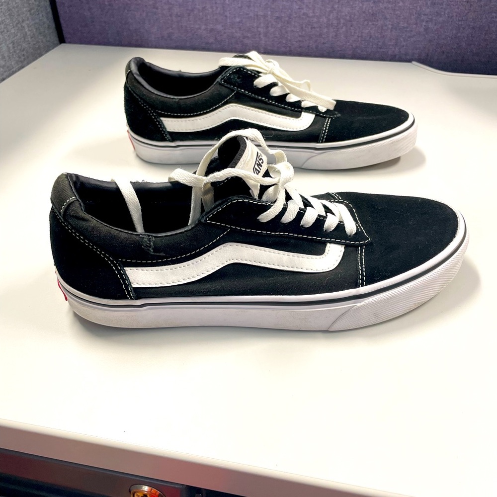 Vans Women classic old skool sneakers size 10
